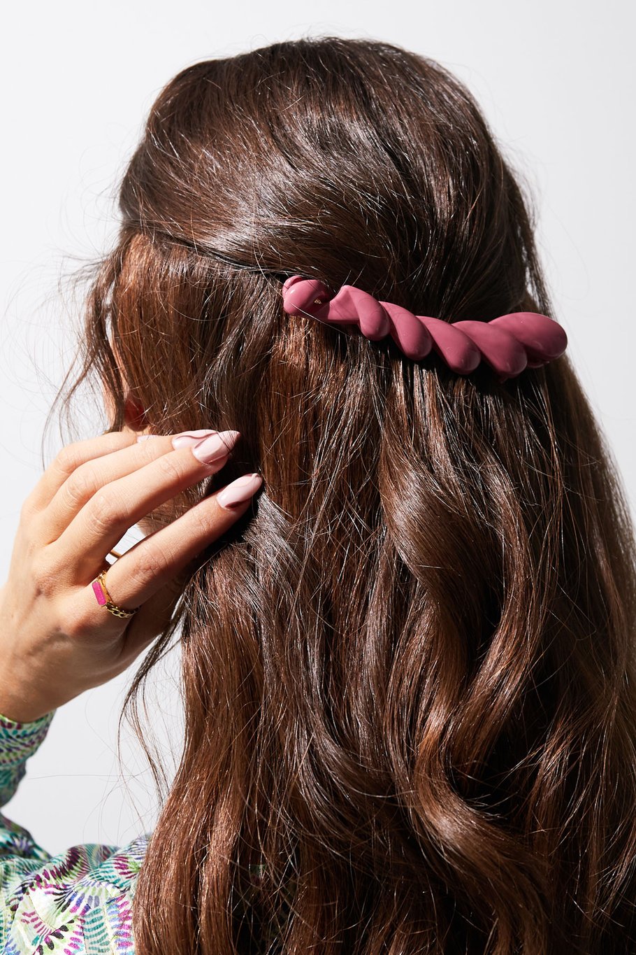 Pince à cheveux fuchsia tressée – Accessoire tendance – 12 cm – Matériau PC