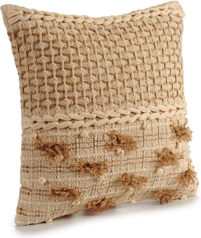 Decoratief beige gebreid kussen met motieven en katoenen kwastjes in beige en bruin. Afmetingen 45 x 15 x 45 cm