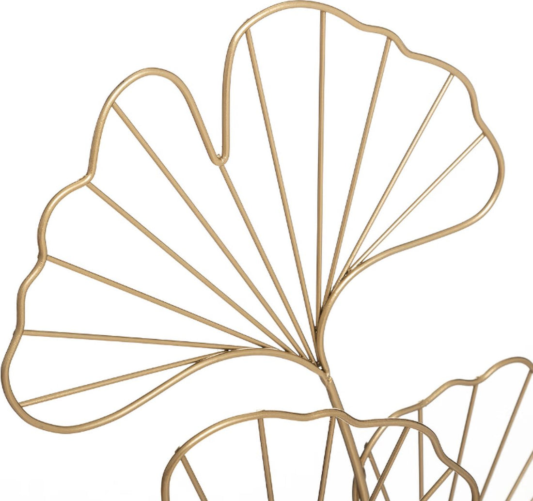 Dekorative goldene Blätter mit Sockel