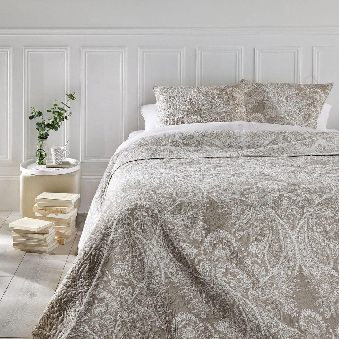 Luxury bedspread throw MARIE beige 240 x 260 with pillowcases
