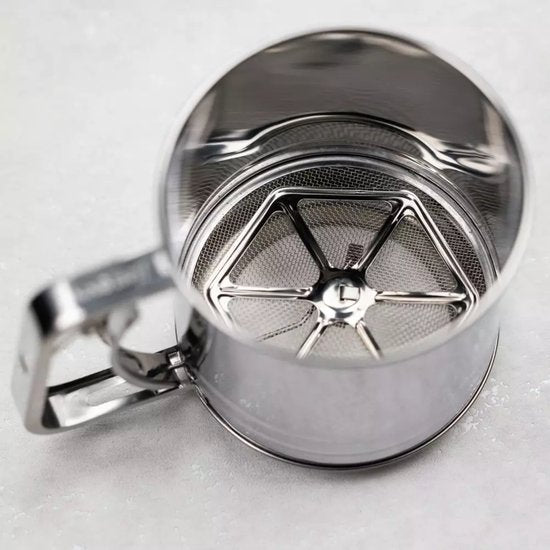 Kinghoff KH3101 Flour Sifter - Stainless Steel - Ø10 cm - Capacity 350 g - Manually Operated - Ideal for Flour, Powdered Sugar & Cocoa
