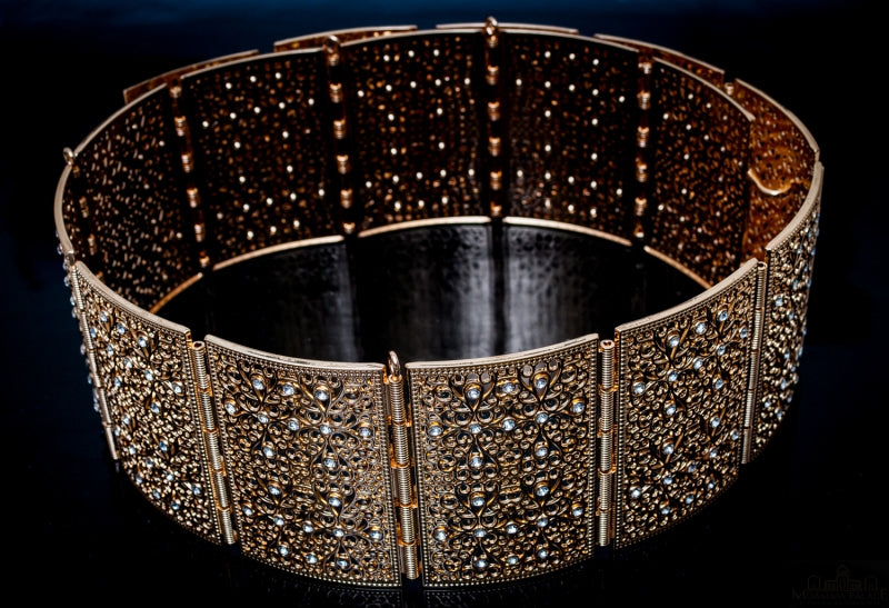 Gold belt simple with large stones