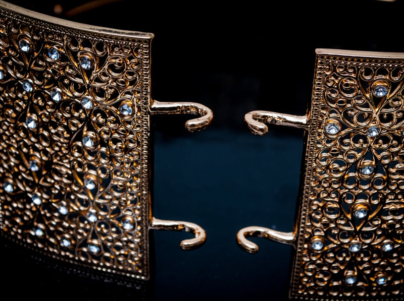 Gold belt simple with large stones