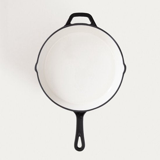 Homla - Poêle en fonte Andreas - Poêle à frire en fonte - Résistante au four jusqu'à 220°C - Poêle à steak ou à frire compatible induction - Poêle durable - Ø26 x 5 cm - Beige & Noir - Poêle émaillée