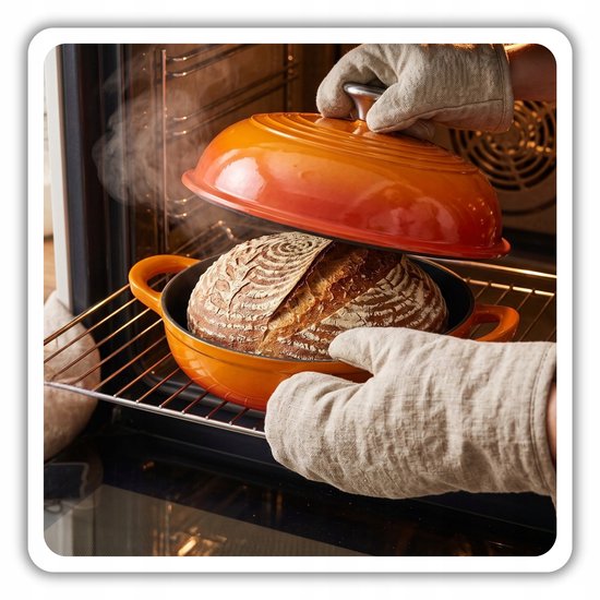 Hage - Broodbakvorm Gietijzer - Geëmailleerde Broodpan met Deksel - Voor Brood Bakken, Gratins & Stoofgerechten - Geschikt voor Gas, Inductie, Keramisch & Oven - Gelijkmatige Warmteverdeling - 2Liters - Ø26 x 16,5 cm - Oranje