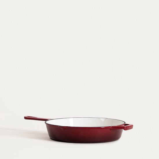 Homla - Poêle en fonte Andreas - Poêle à frire en fonte - Résistante au four jusqu'à 220°C - Poêle à steak ou à frire compatible induction - Poêle durable - Ø26 x 5 cm - Poêle émaillée rouge bordeaux