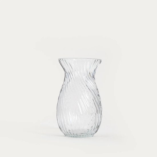 Homla - Vaas - Bloemenvaas - Moderne Decoratieve Vaas - Geribbelde Glazen Vaas - Fluted Design voor Verse Bloemen & Droogbloemen - Ø12 x 20,5 cm - Transparant