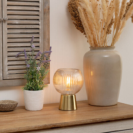 Moderne tafellamp glas en goud – 19,5 cm hoog, glazen kap Ø 15 cm – foto 2