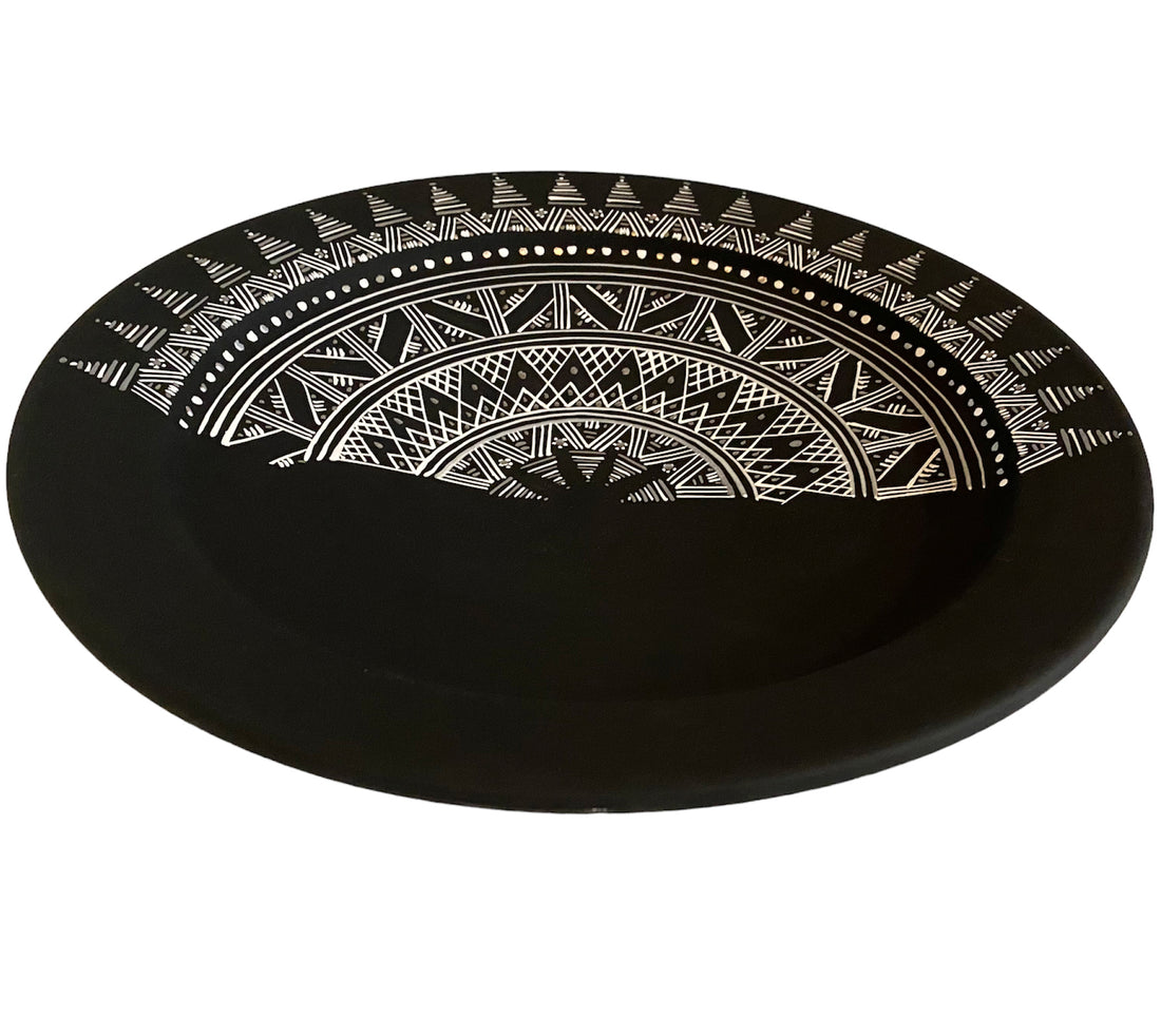 Decoratieve schaal nas-nas – handbeschilderd zwart aardewerk, Ø 35 cm – foto 2