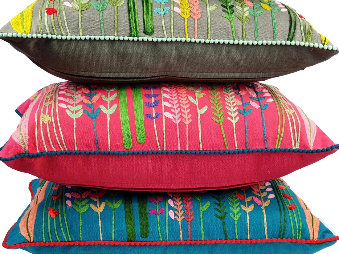Bestickter Kissenbezug mit Wildblumen 35 x 50 cm