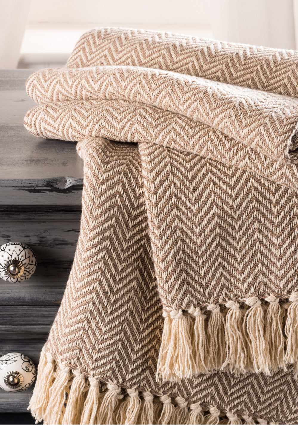 Weiches, handgewebtes Plaid mit Quasten