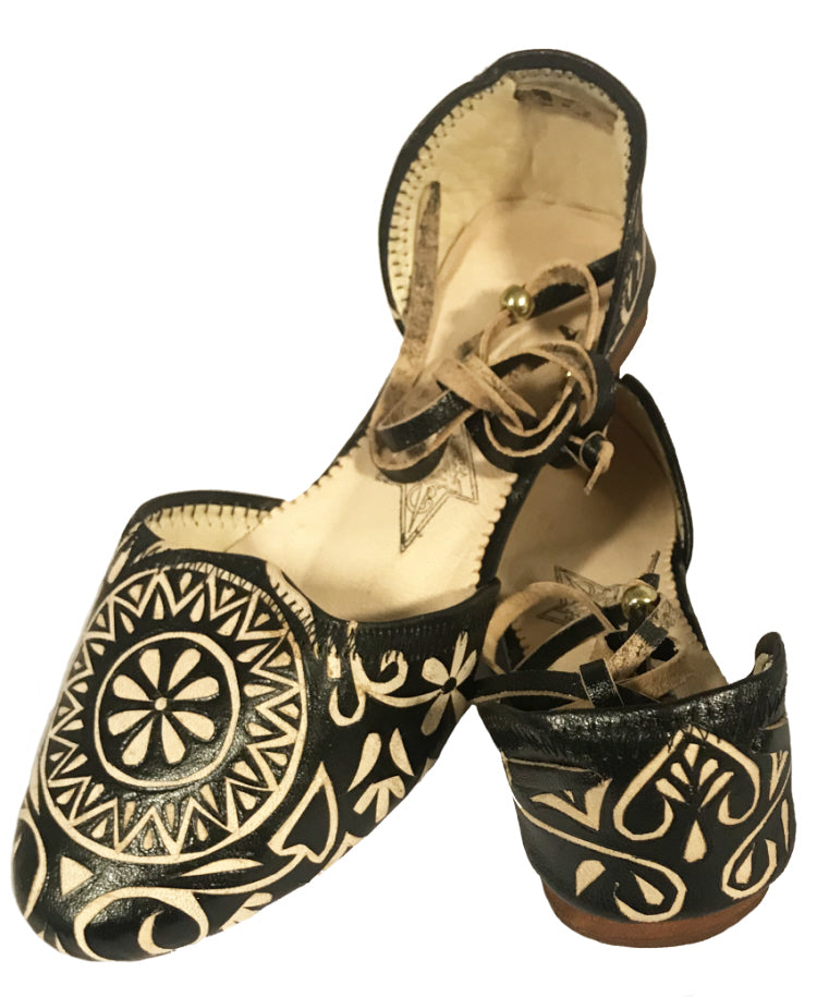 Flat lace-up babouche