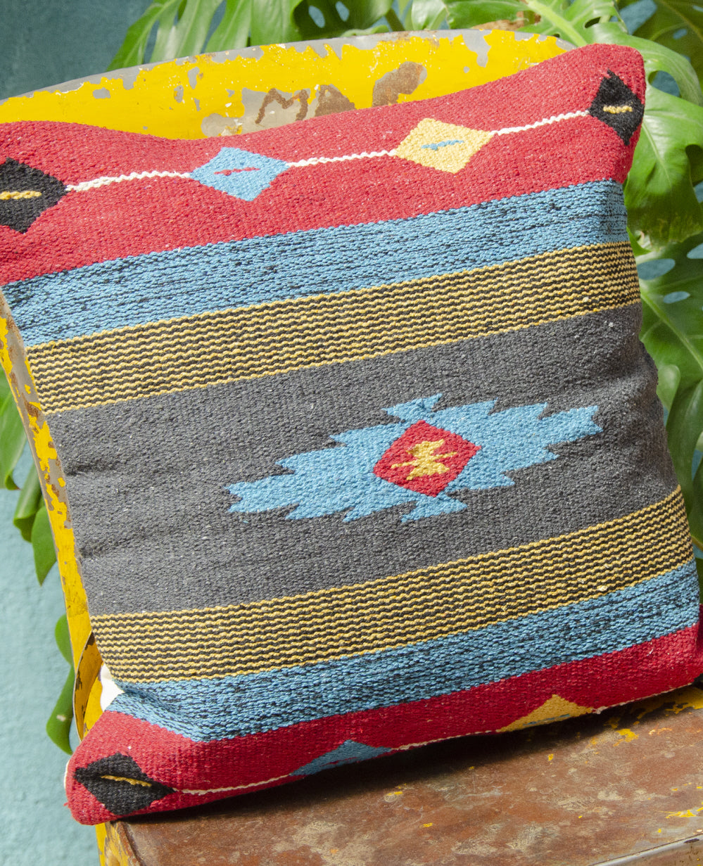Sarkhan kelim kussenhoes – handgeweven, 50 x 50 cm, gerecycled katoen