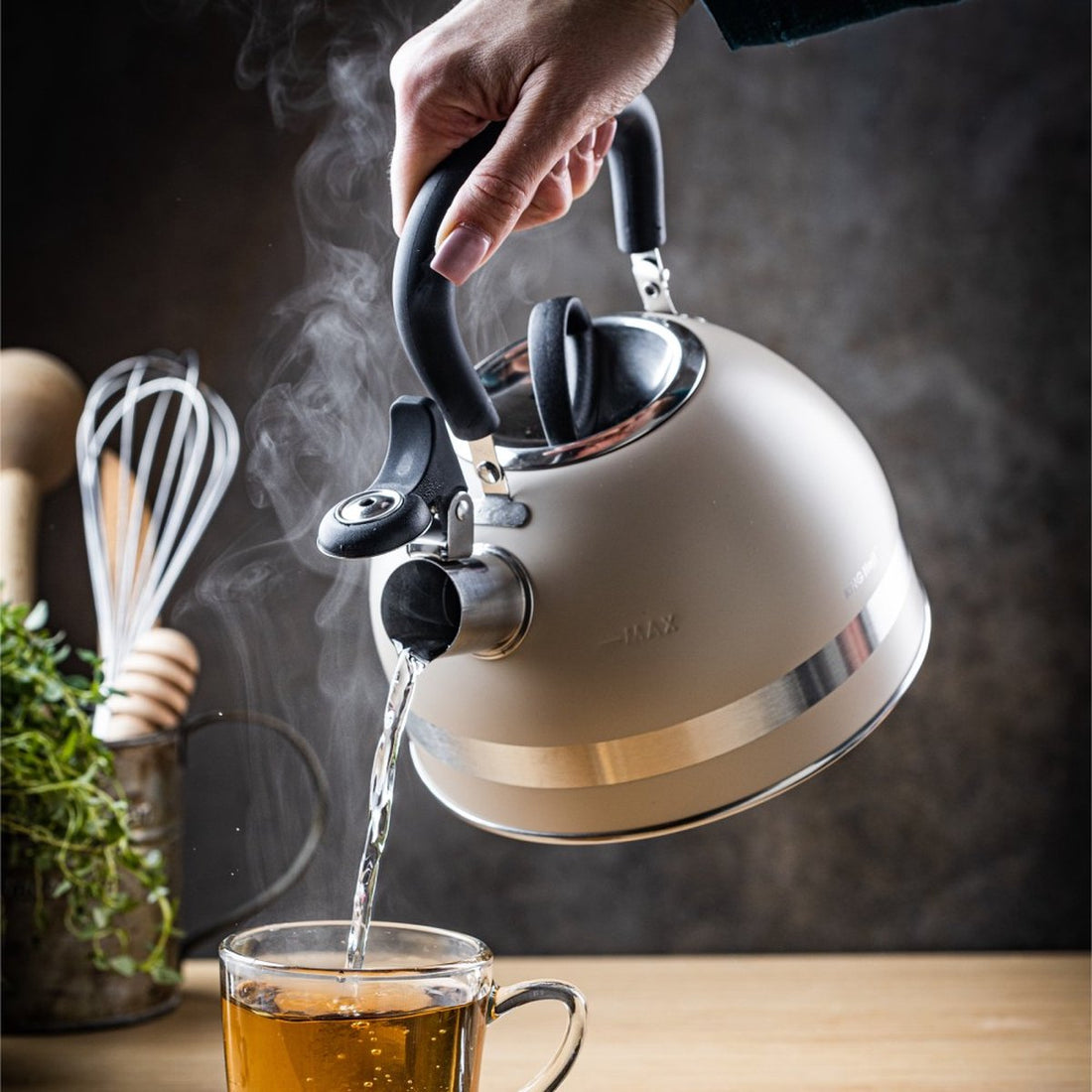 Kinghoff 1854 - Fluitketel met fluit - 1. 8 liter - RVS - Creme