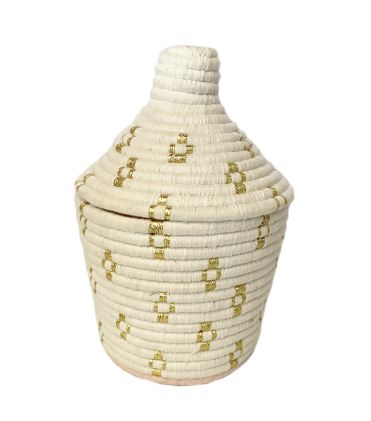 Marokkaanse berber mand wit-goud – handgeweven van riet met wol, 26 cm hoog