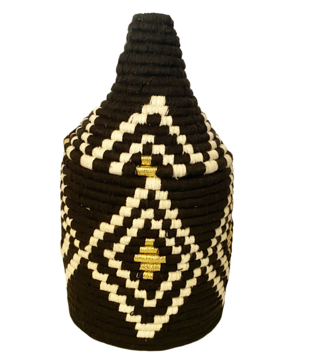 Schwarz-weißer Rattan-Korb mit Deckel