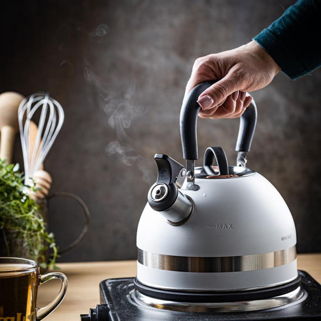 Bouilloire sifflante en inox KingHoff 1,8 L Blanc – Compacte, avec sifflet et poignée ergonomique