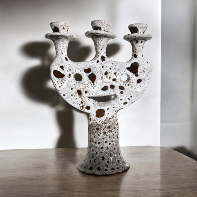 Chandelier marocain fait à la main avec motif de visage en émail blanc-brun