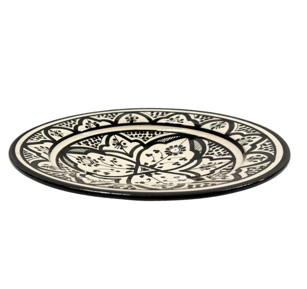 Moroccan pottery plate black and white Ø26