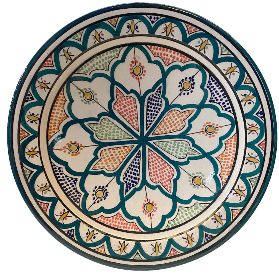 Plat marocain à motifs floraux