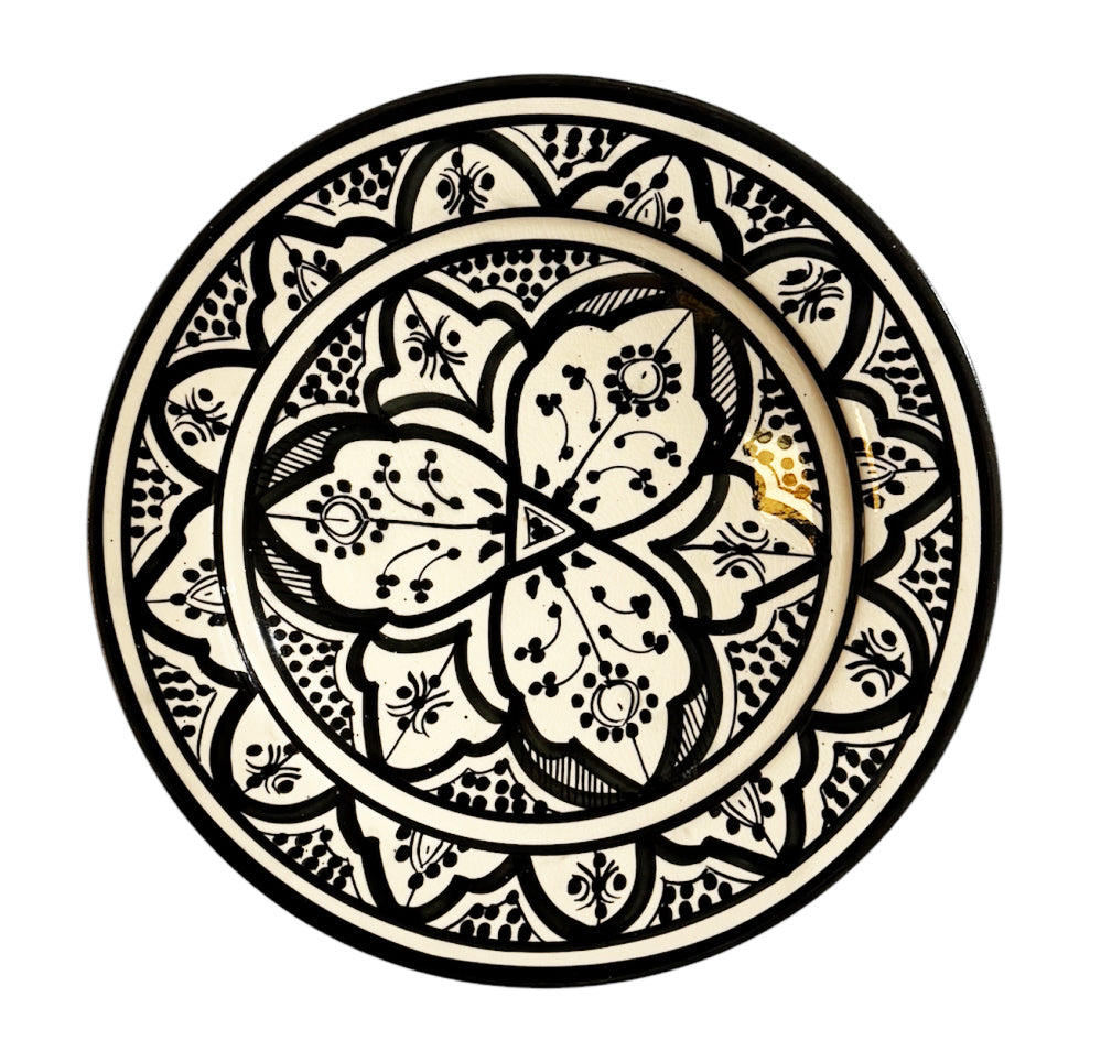 Moroccan pottery plate black and white Ø26