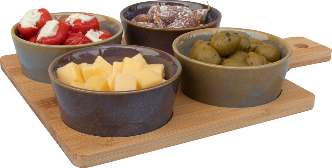 Serveerplank bamboe 31 x 22 cm met 4x luxe hapjes/saus/tapas schaaltjes