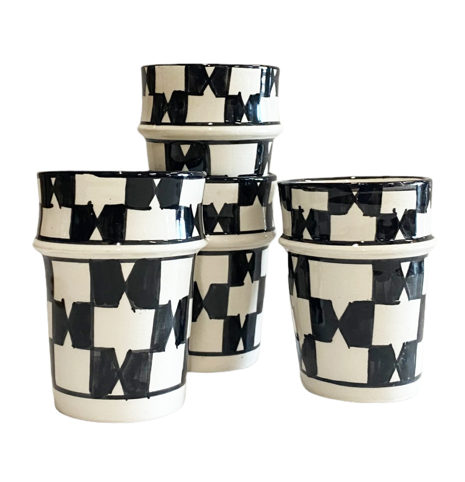 Set of 4 Fes ceramic mugs black and white