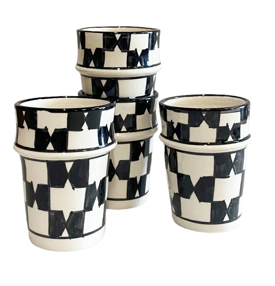 Set of 4 Fes ceramic mugs black and white