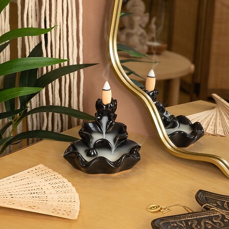 Black Ceramic Incense Fountain with 10 Incense Cones – Stylish Aromatherapy Set (9.5 x 10.5 cm)