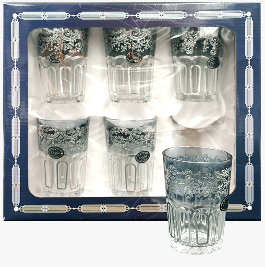 Theeglazen met zilveren patroon